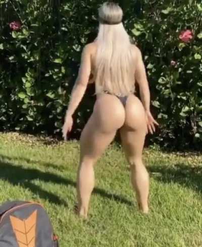 Viviane Winkler, se agachando j&aacute; &eacute; assim imagina sentando
