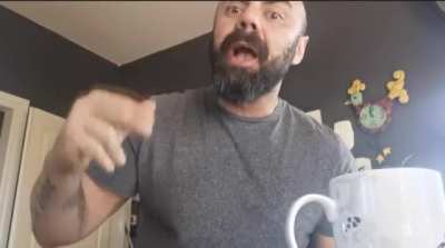 Cenk hoca k&uuml;f&uuml;r ederken annesine yakalanıyor