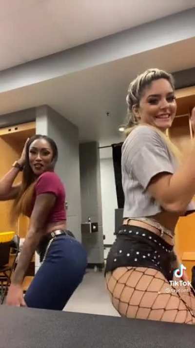 LOVE THIER BOOTYS