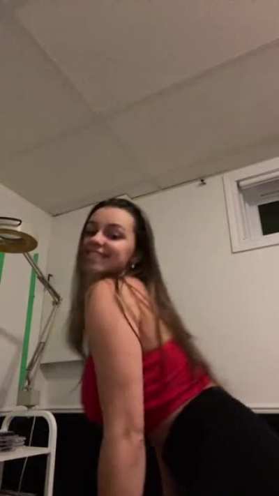 Busty cutie 🔥
