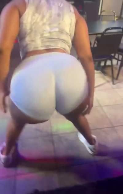 I&rsquo;ll simp so hard for this beautiful 🍑