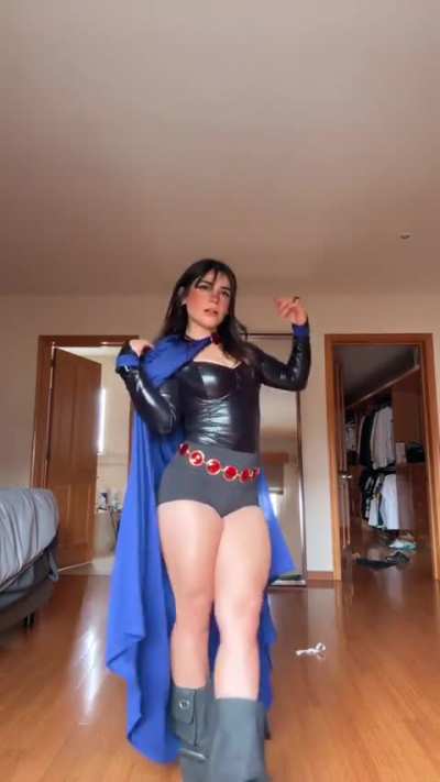 Alana Flores Cosplay Raven