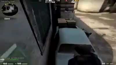 M&atilde;e revoltada com filho no computador jogando CS GOcfyty