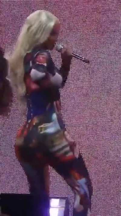 Iggy making me Sticky 💦