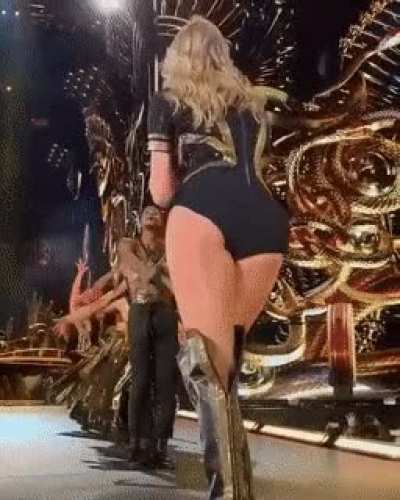Sexy legs AND booty!
