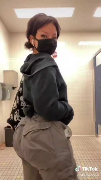 looks good even in baggy pants