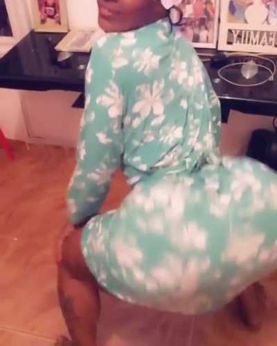 🤷🏾&zwj;♂️