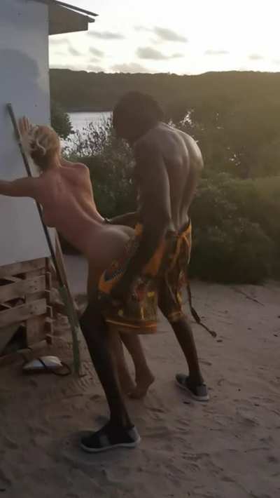 She's gettin some BBC outdoors