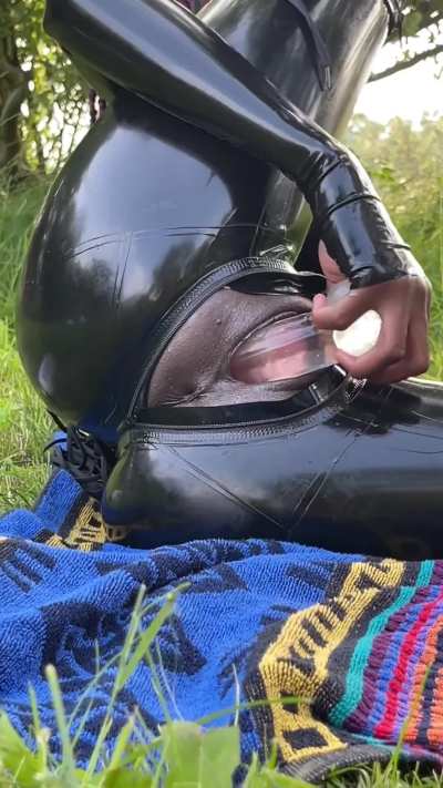 I love fucking my pussy while I wear my latex catsuit!