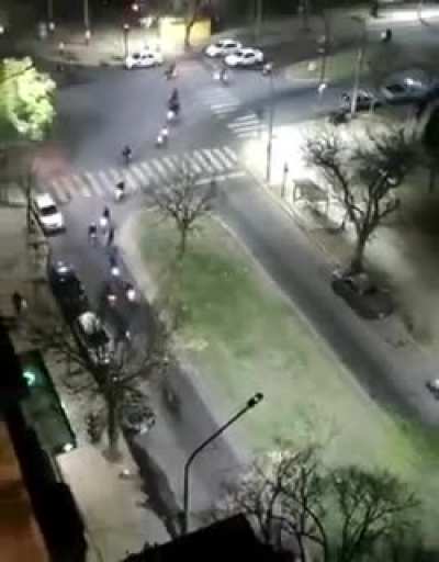 Manada de tira cortes aterroriza a vecinos de La Plata