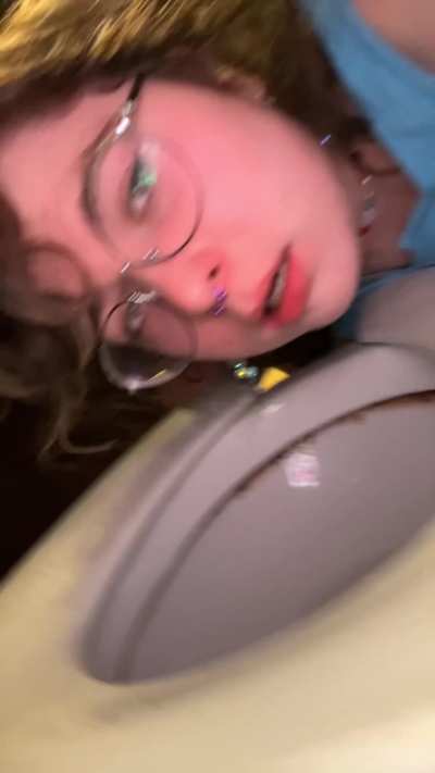 Cleaning my piss off a filthy public toilet &amp;lt;3