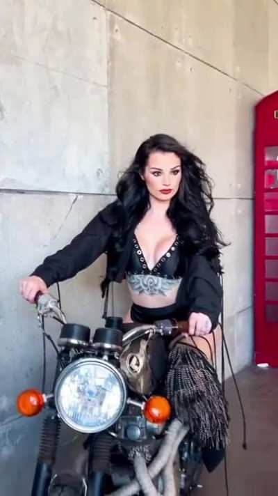 Saraya aka Paige 