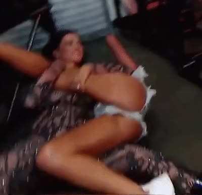 Kelly Kelly pinned