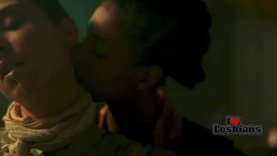 Madeleine Martin &amp;amp; Lola Zackow (Dystopia - s01e02)