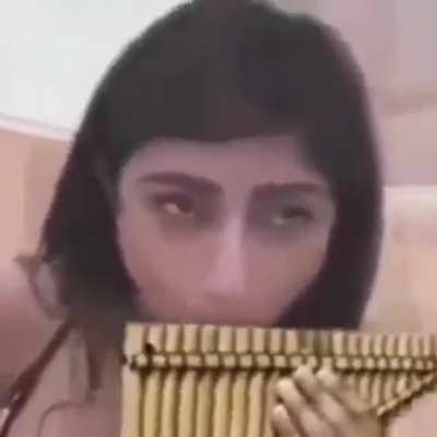 A mulher est&aacute; a tocar muinto bem 😳
