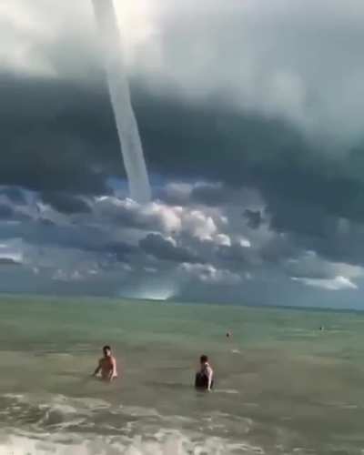 That&rsquo;s a sight to see. Looks like a straw drinking water.