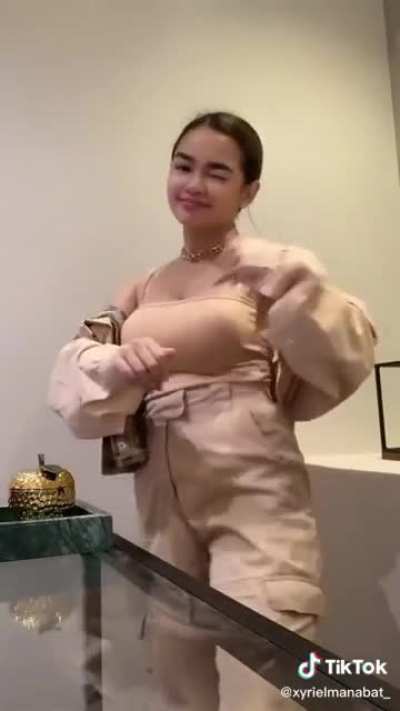 Xyriel Manabat