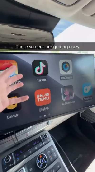 Average 2025 car screen 🪫