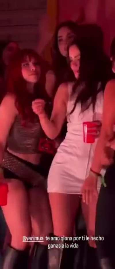 Como se le asoma🤤