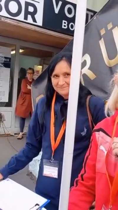 "J&oacute; napot, szerintem Orb&aacute;n egy geci."