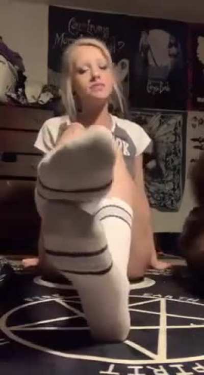 Cheer feet