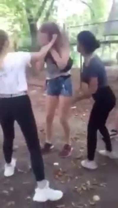 Sad.. girl is set up, bullied, robbed, and and beaten by her &ldquo;friends&rdquo; over a guy
