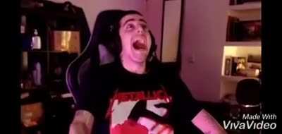 Fortakus viendo anime...