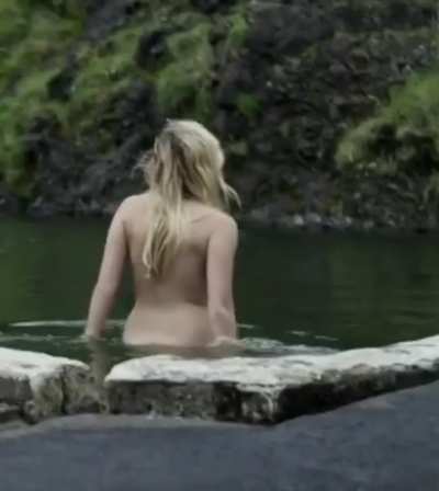 Maika Monroe - Bokeh (2017)