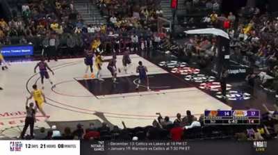 [Highlight] LeBron hits the one-legged pullup three