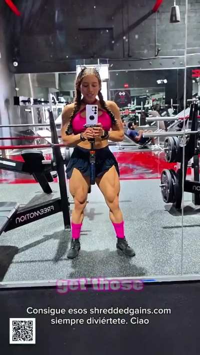Day 34 of me flexing until I reach 1 Million/ Have my own Fornite and Marvel skin .Full flexis at shreddedgains.com #zillionaire #shreddedgains #musclegoddess #glutegoddess #carolynemarquez