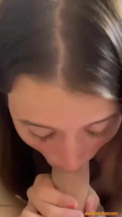 Teenage Girl Loves To Giving Head To Her Boyfriend