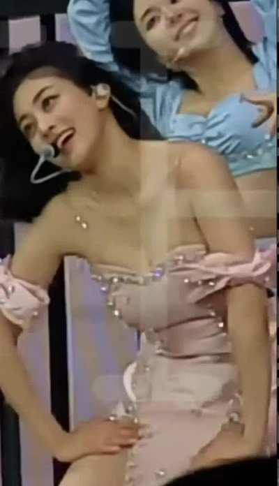 Jihyo can makes us all hard🤤