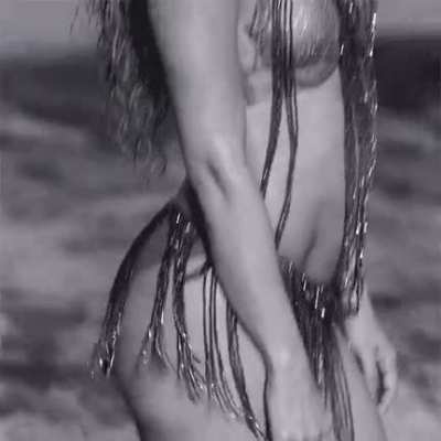 Shakira gif