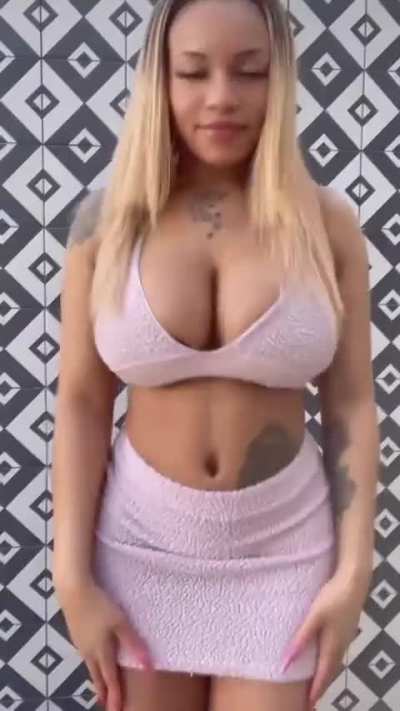 @realrockybee
