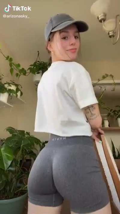 she&rsquo;s back at it again🥵🍑
