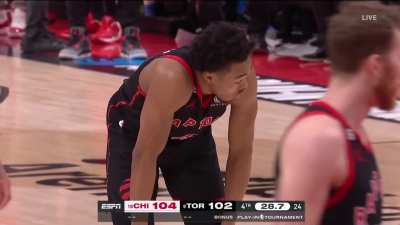 [Highlight] DeRozan somehow gets the foul call and makes 1 of 2