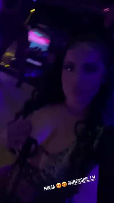 🍑🤳🏻