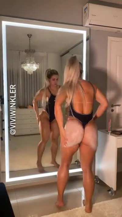 That ass on DISPLAY!
