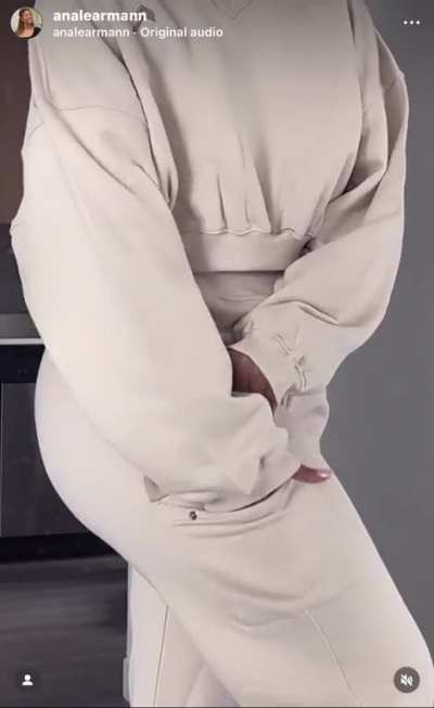 Ana&acirc;s crazy thickness