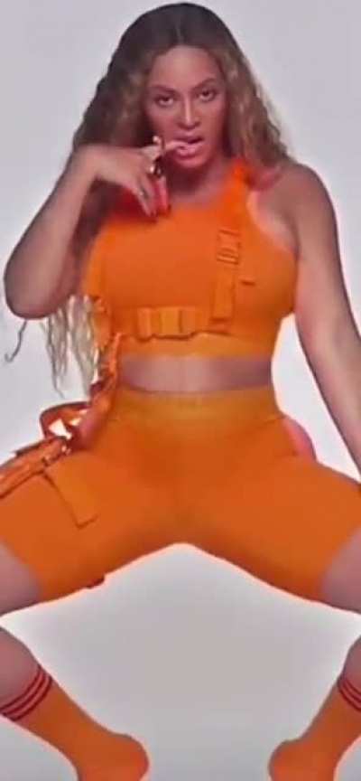 Exotic Beyonce bouncing on the 🍆 loop