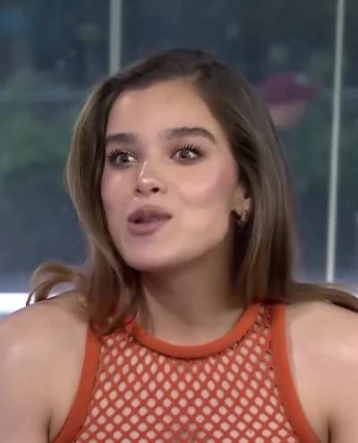 Hailee Steinfeld and her warm wet mouth!