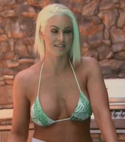 Maryse is looking so yummy 😋