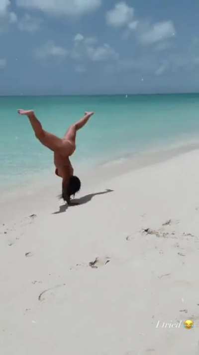 🍑🤸🏻&zwj;♀️