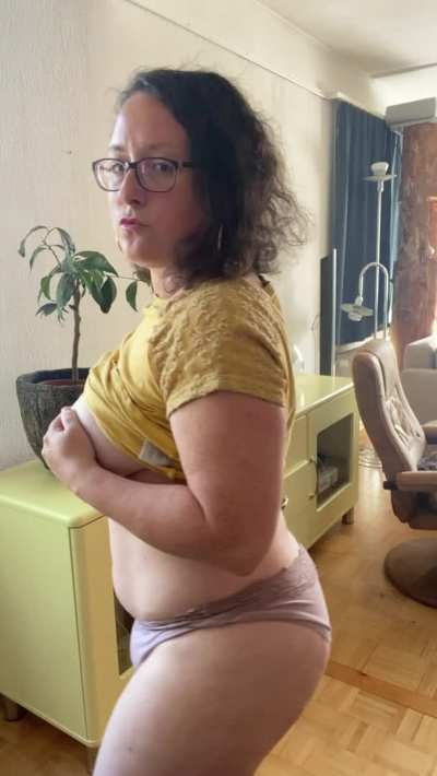 I&rsquo;ll let you fuck me as many times as you want, as long as you promise you&rsquo;ll give me a creampie every time