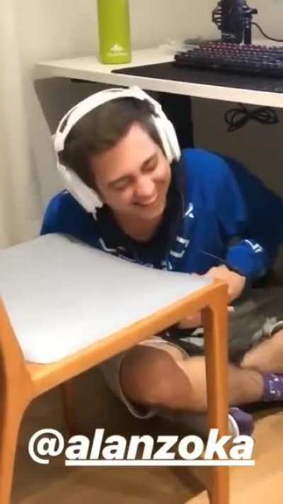 Alanzoka tem mais de 999 de QI