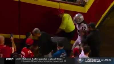 Raiders&rsquo; Davante Adams shoves cameraman after the game leaving the field.
