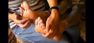 The sexiest feet tickling video I&rsquo;ve ever seen