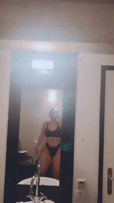 Now that I'm legal, I can finally show you my ass💞