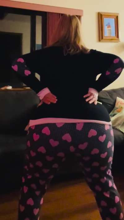 My first dancing in pj&rsquo;s fart 💨 Does this get you going? 👅 👃 😈 