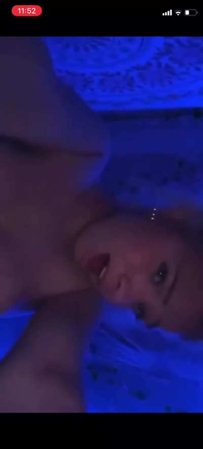 Who's this hottie?